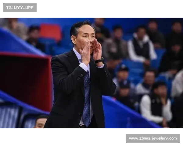 北京主帅许利民赛后叫回球员与广厦握手致意 输球不失风度展现体育精神 北京主帅许利民赛后叫回球员与广厦握手致意 输球不失风度展现体育精神