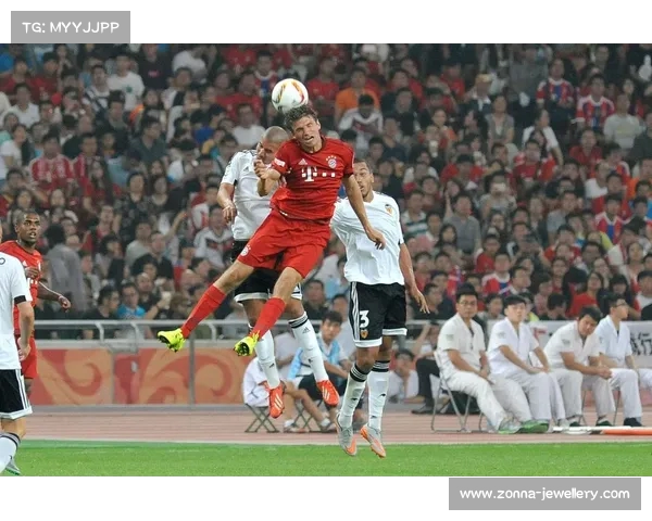 德甲联赛精彩进球集锦回顾 激动人心的进球时刻和赛场亮点